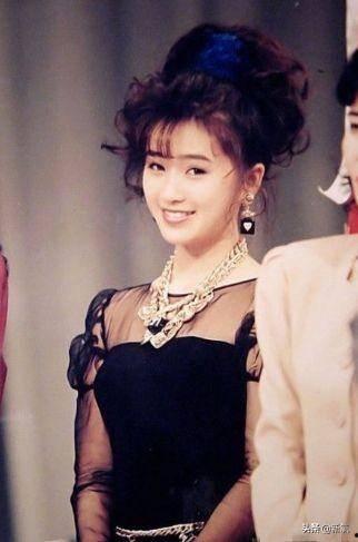 成人女热av,真实AV背后的故事